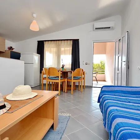 Apartment Marijana Vir Exterior photo